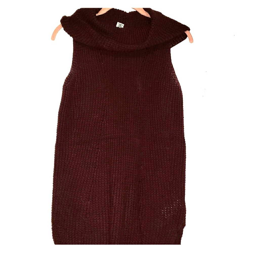 Max Studios turtle neck sleeveless sweater